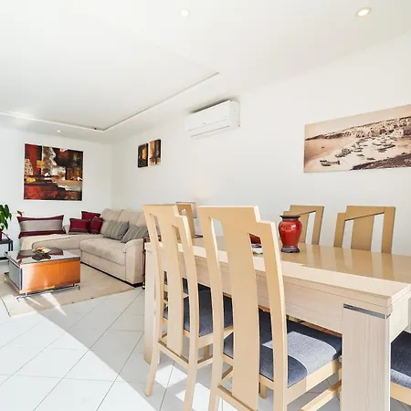 Prestige Flat By Holidays