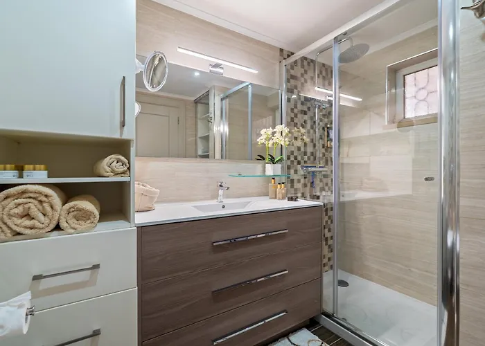 Prestige Flat By Holidays *